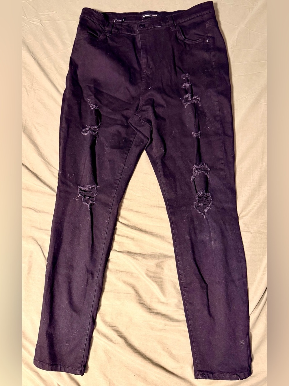 Blue notes black distressed jeans